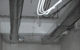 pomieszczenie u g&oacute;ry rury