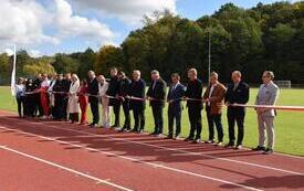 wstęga przecięta- stadion uroczyście został otwarty