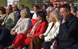zaproszeni goście na stadionie