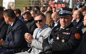 zaproszeni goście na stadionie
