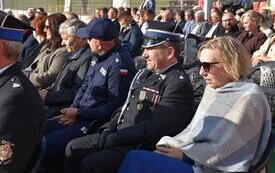 zaproszeni goście na stadionie