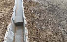 Układanie korytek w m. Połom Duży