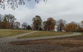 Alejki parkingowe przy cmentarzu komunalnym w Nowym Wiśniczu 