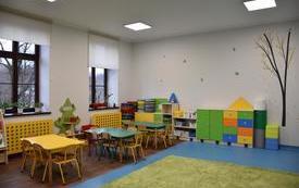 kolorowa sala w przedszkolu