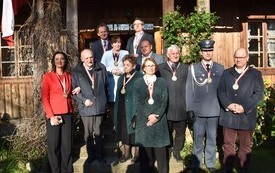 Zakończenie III etapu VIII Rajdu Konnego szlakiem ucieczki rotmistrza Witolda Pileckiego z KL Auschwitz &ndash; pamiątkowe zdjęcie