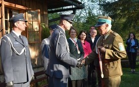 Zakończenie III etapu VIII Rajdu Konnego szlakiem ucieczki rotmistrza Witolda Pileckiego z KL Auschwitz &ndash; wręczenie medali pamiątkowych