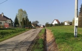 Malowanie pasow Stary Wiśnicz, montowanie słupk&oacute;w wraz z łańcuchem, montaż znak&oacute;w pionowych