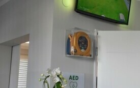 fragment recepcji z defibrylatorem