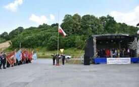 moment wciągnięcia flagi na maszt