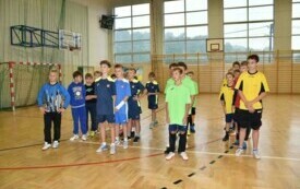 Halowa piłka nożna chłopc&oacute;w w ramach Igrzysk Dzieci 2024/2025 