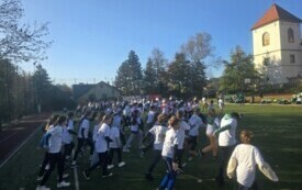 zawodnicy podczas rozgrzewki