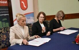 Podpisanie umowy w ramach Zielonej Transformacji Miast - prezes BGK, burmistrz, skarbnik