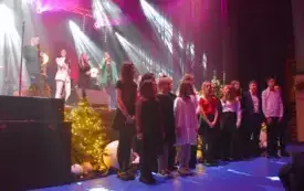 kolęda muzyk&oacute;w z dzięcmi ze szkoły muzycznej