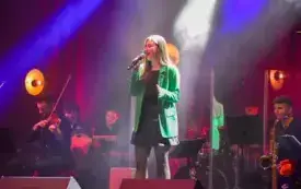 śpiewający solistka