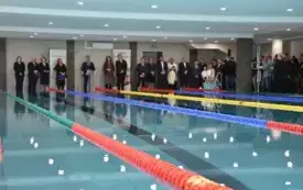 basen a w tyle zaproszeni goście