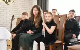 Uroczystość wręczenia jubileuszy małżeńskich - uczniowie SM w Nowym Wiśniczu