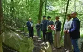 Galeria aktualności 85. rocznica rozstrzelania przez hitlerowc&oacute;w 10 więźni&oacute;w niemieckiego obozu koncentracyjnego w Leksandrowej (Wiśniczu) 5