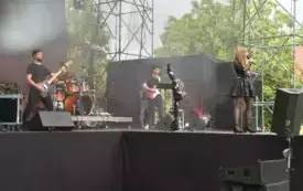 występ zespołu BroCat na scenie