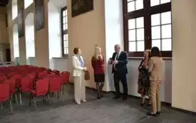 Zakończenie prac konserwatorskich na Zamku w Wiśniczu - okna w sali balowej