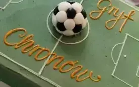 tort na Jubileusz 20-lecia LKS Gryf Chron&oacute;w, piłka 