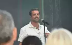 Staszek z G&oacute;r podczas występu 