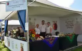 członkowie koła gospodyń wiejskich na stoisku