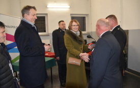 Samorząowcy przekauzją qada strażakom