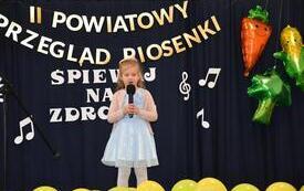 uczestniczka na scenie