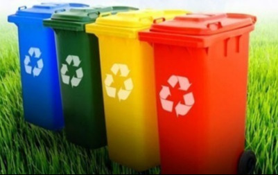 kolorowe kosze na śmieci