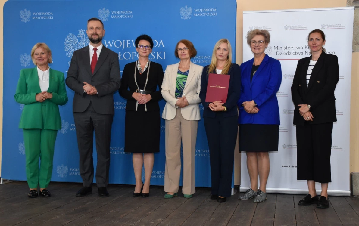 Zdjęcie do Promesy na ochronę zabytk&oacute;w wręczone na Zamku w Wiśniczu
